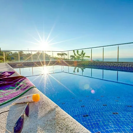 Sleeps 9 Pool Wifi