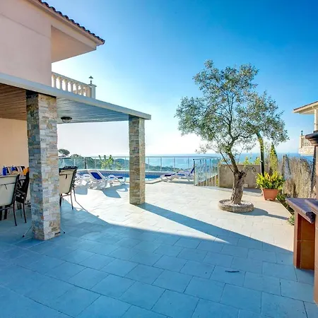 Sleeps 9 Pool Wifi Villa Lloret de Mar