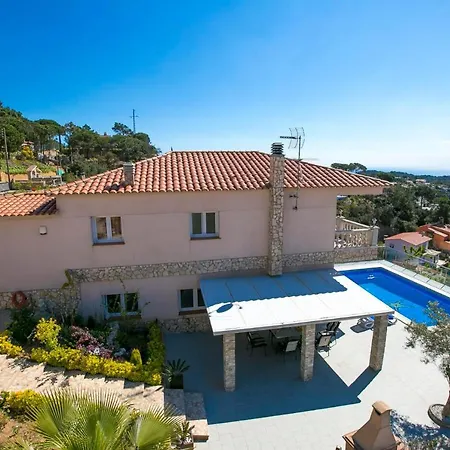 Sleeps 9 Pool Wifi Villa Lloret de Mar