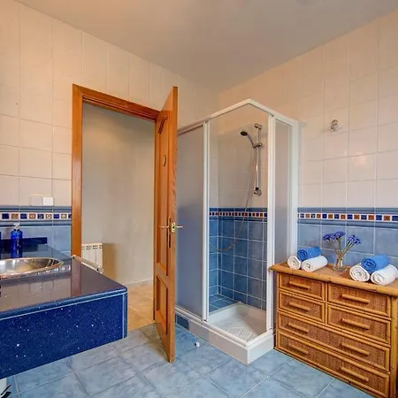 Vila Sleeps 9 Pool Wifi Lloret de Mar