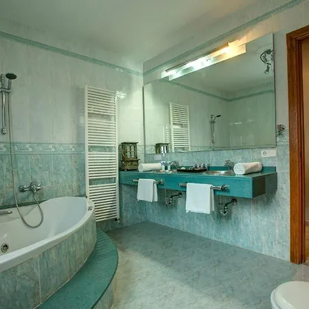 Sleeps 9 Pool Wifi * Lloret de Mar